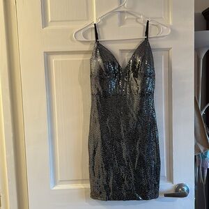 NWOT Lulu’s Sequin Dress